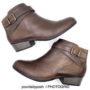 Clarks Collection dark brown leather ankle buckle boots US 9M